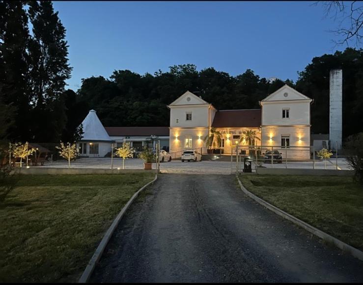 Kinizsi Udvar Apartmanhaz Балатонбоглар Экстерьер фото